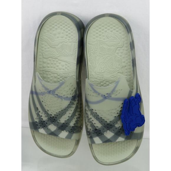 BURBERRY STINGRAY GRAY RUBBER CHECK WITH CHARM LOGO SANDALS SLIDES 8 41 ITALY - Picture 15 of 16